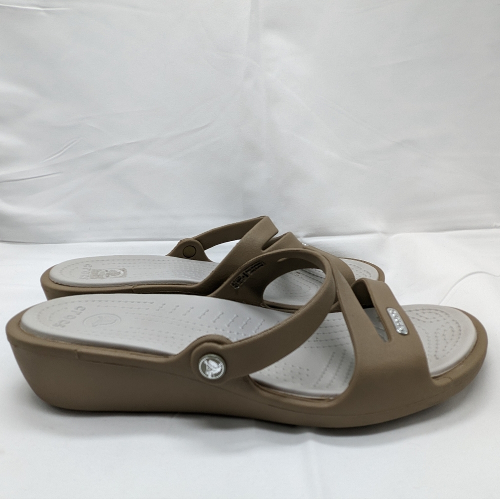 Women’s Crocs brown dual comfort wedge sandal size 9